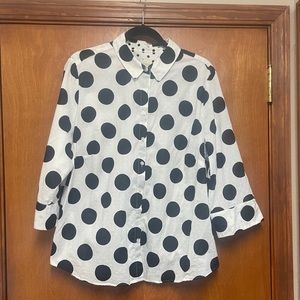 Chico’s like new black and white button down polka dot cotton top size 3.